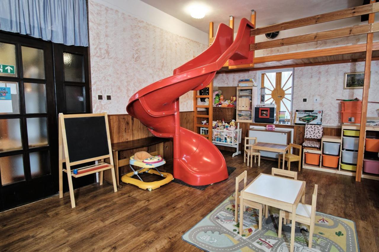 הוילה Jesenice  Treehouse Kremilek מראה חיצוני תמונה